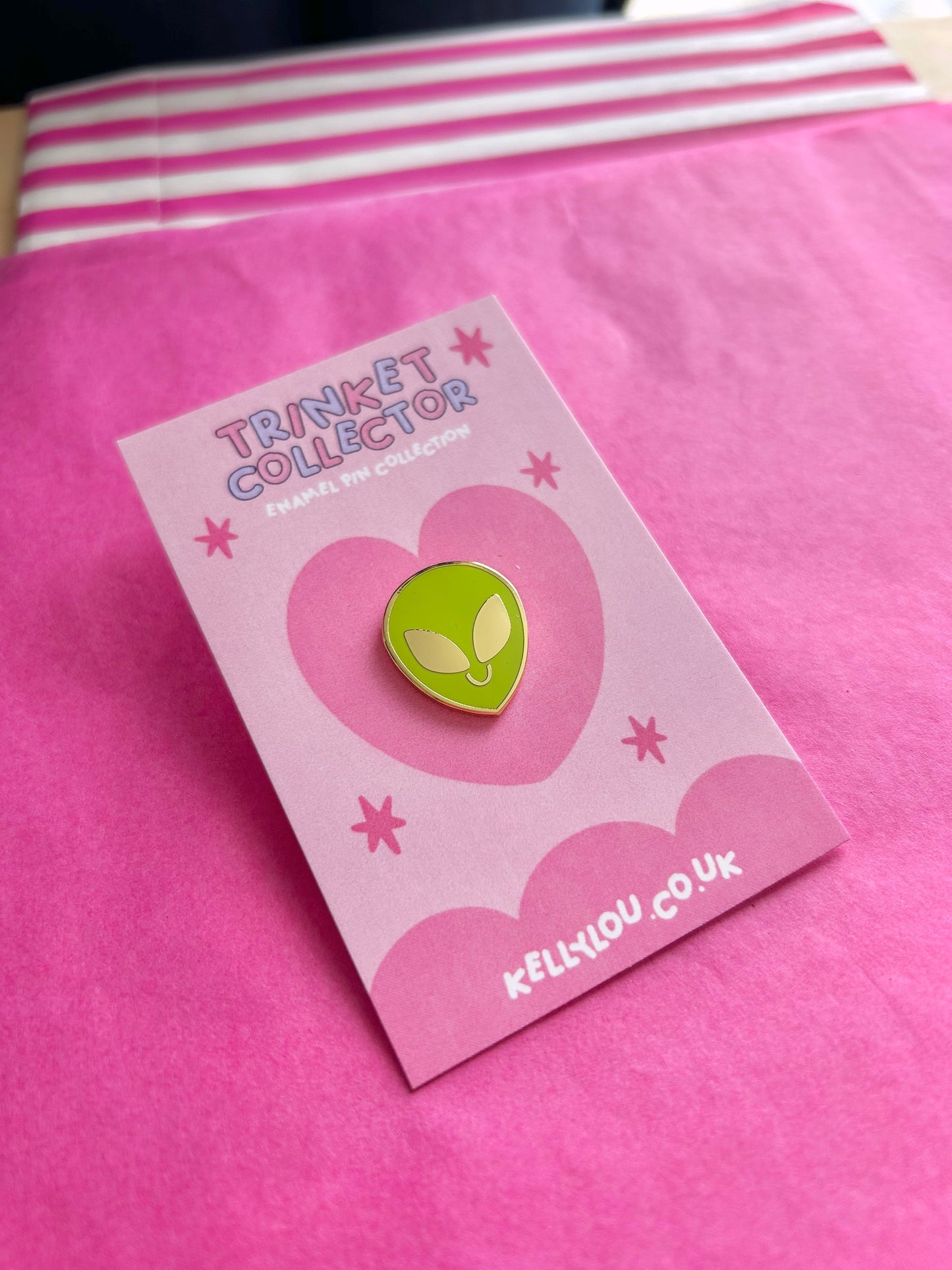Alien Head - Mini Enamel Pin